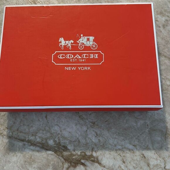 COACH New in Box Wristlet - Picture 6 of 8